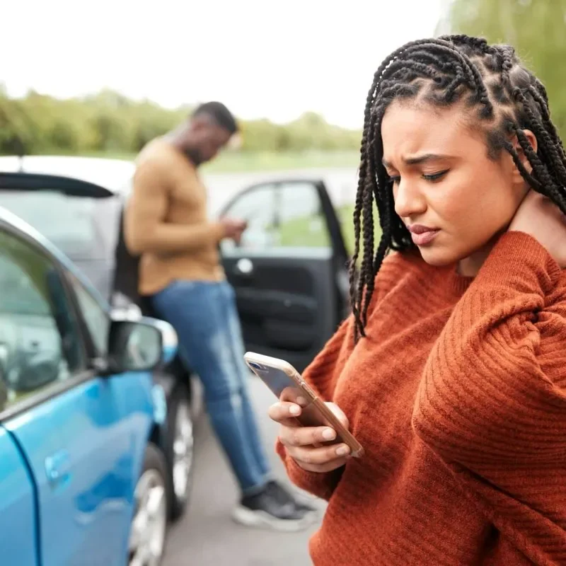 imgi_3_female-motorist-involved-in-car-accident-calling-insurance-company-or-recovery-service-ql6gxt7fk326vav0bxjphf5gejcaxjdo02kkn2fbr4